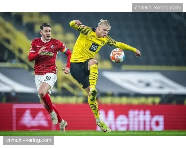 弗赖堡39%控球率遭多特蒙德碾压，本施拜尼传射主导61%控球率攻势。